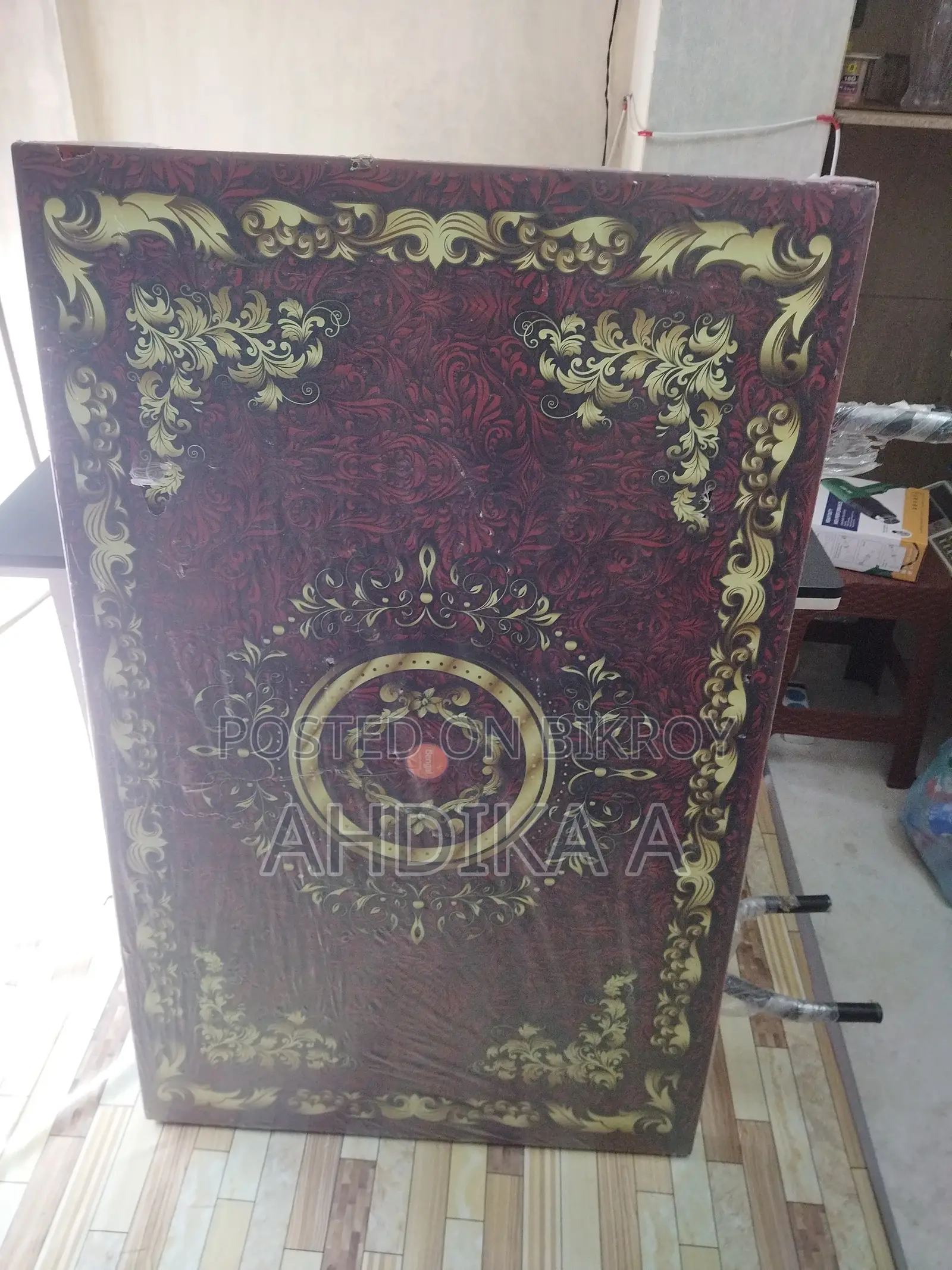 হাটিল প্লাস্টিক টেবিল