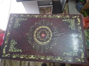 হাটিল প্লাস্টিক টেবিল