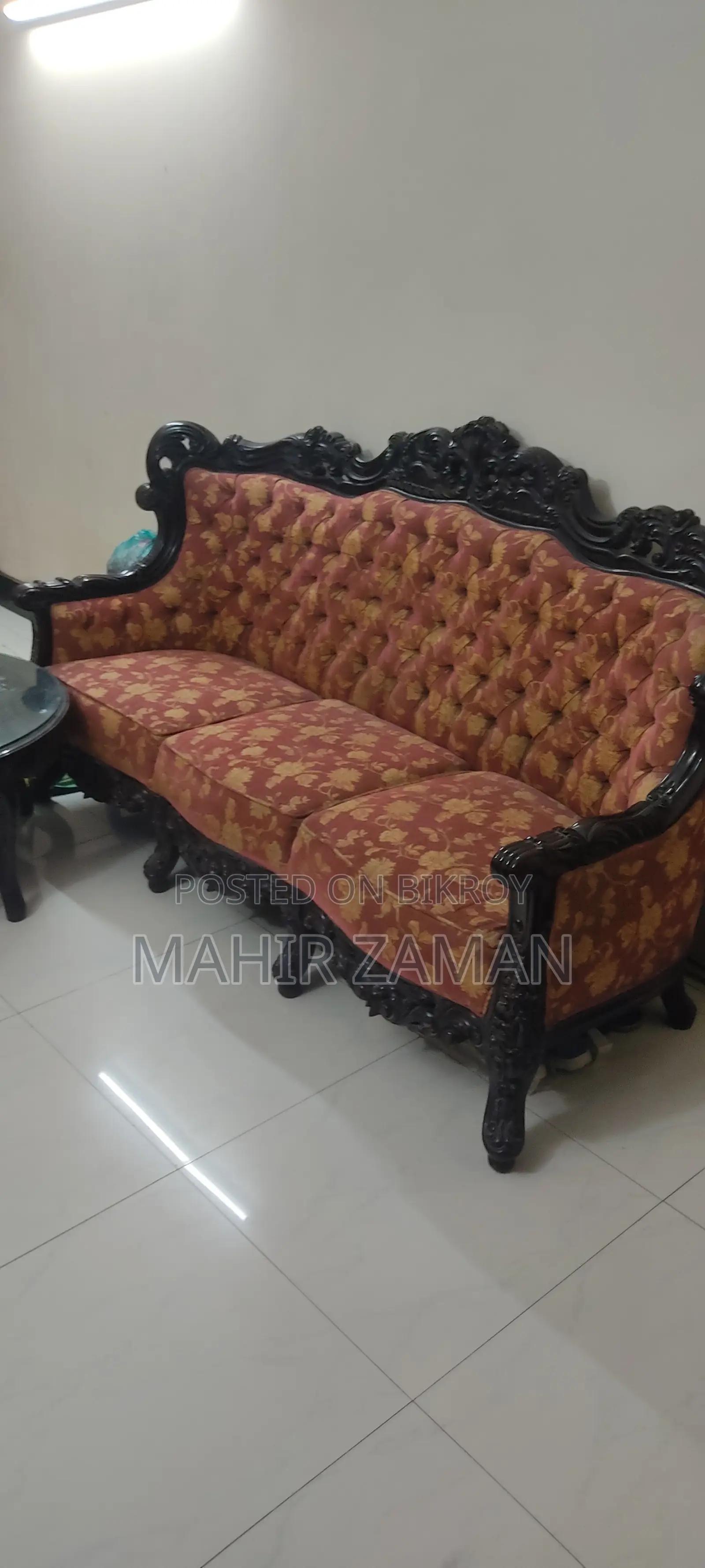 Sofa Set , 6 Seater, With a Round Table.