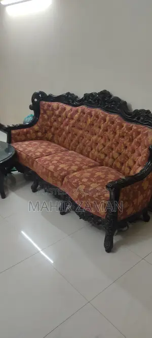 Sofa Set , 6 Seater, With a Round Table.