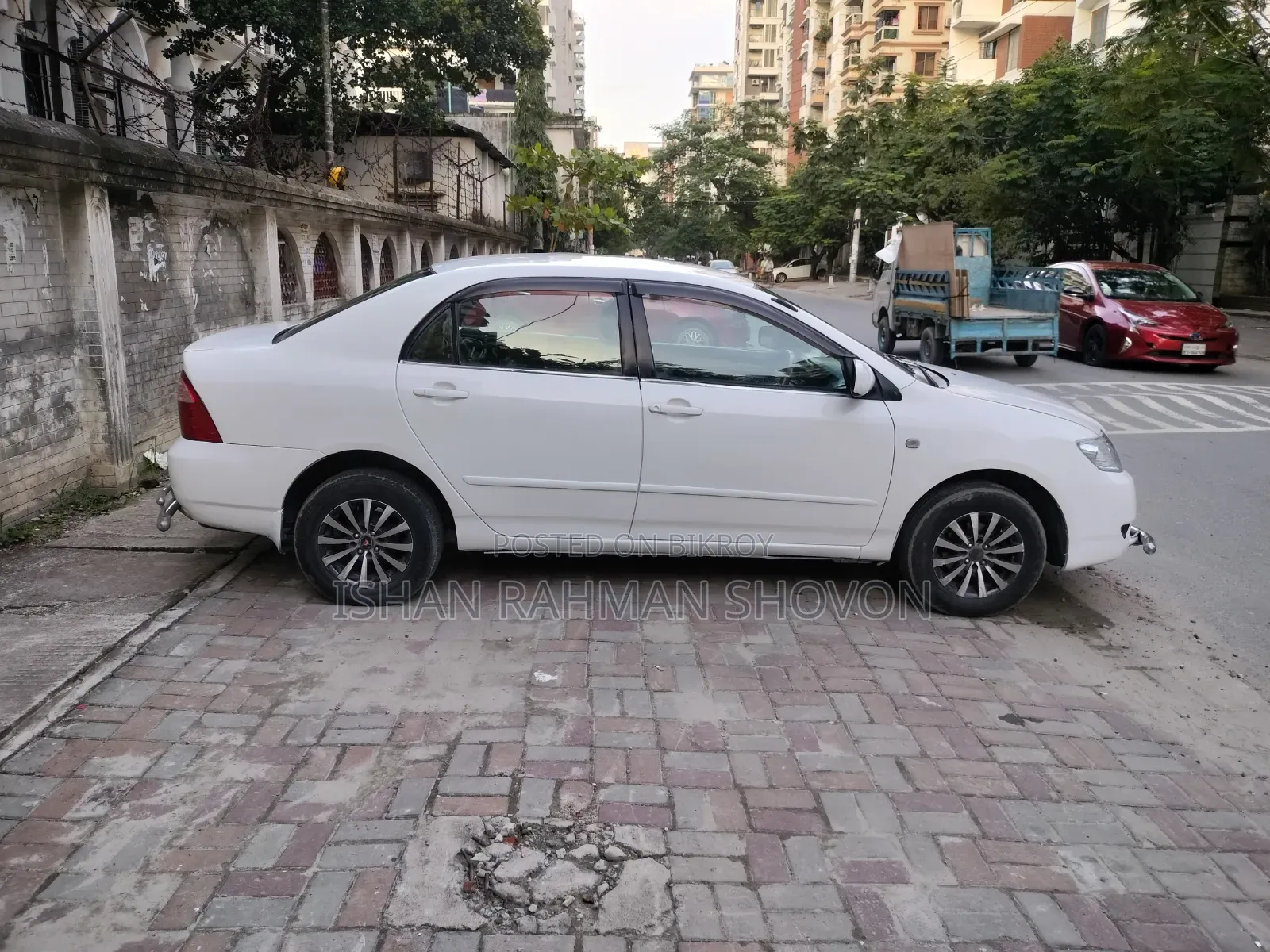 টয়োটা করোলা ২০০৫ হোয়াইট