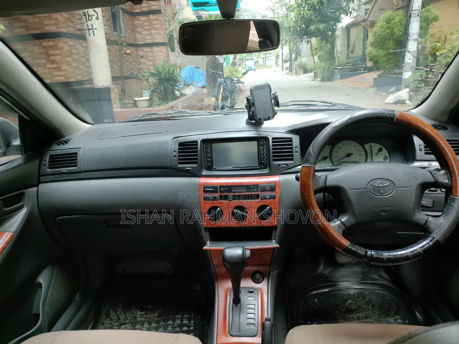টয়োটা করোলা ২০০৫ হোয়াইট