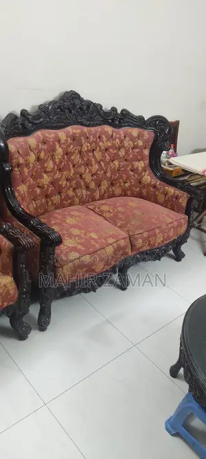 Sofa Set , 6 Seater, With a Round Table.