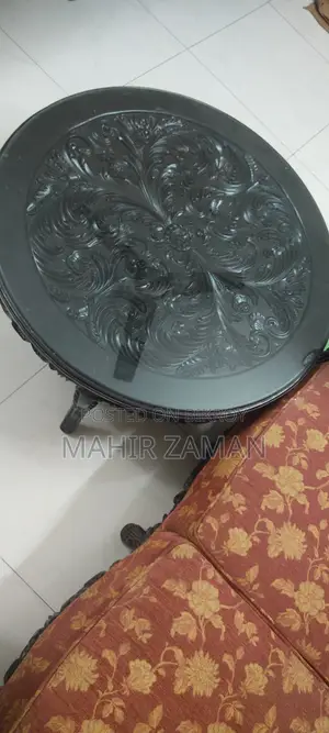 Sofa Set , 6 Seater, With a Round Table.