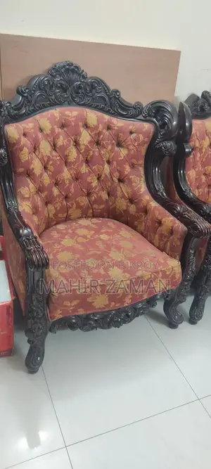 Sofa Set , 6 Seater, With a Round Table.
