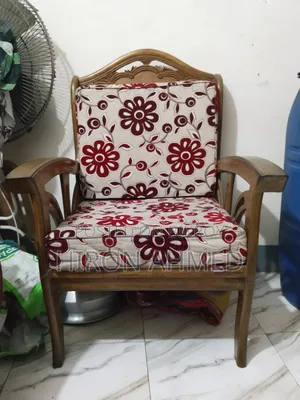 সোফা সেট আর টেবিল টা বিক্রি করা হবে ২:১