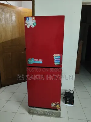 একটি ব্যবহারকৃত ফ্রিজ বিক্রয়।