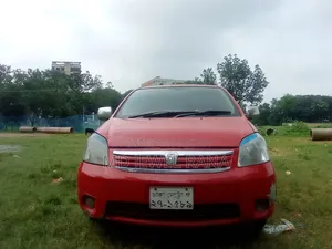 Toyota Raum 2006 Red