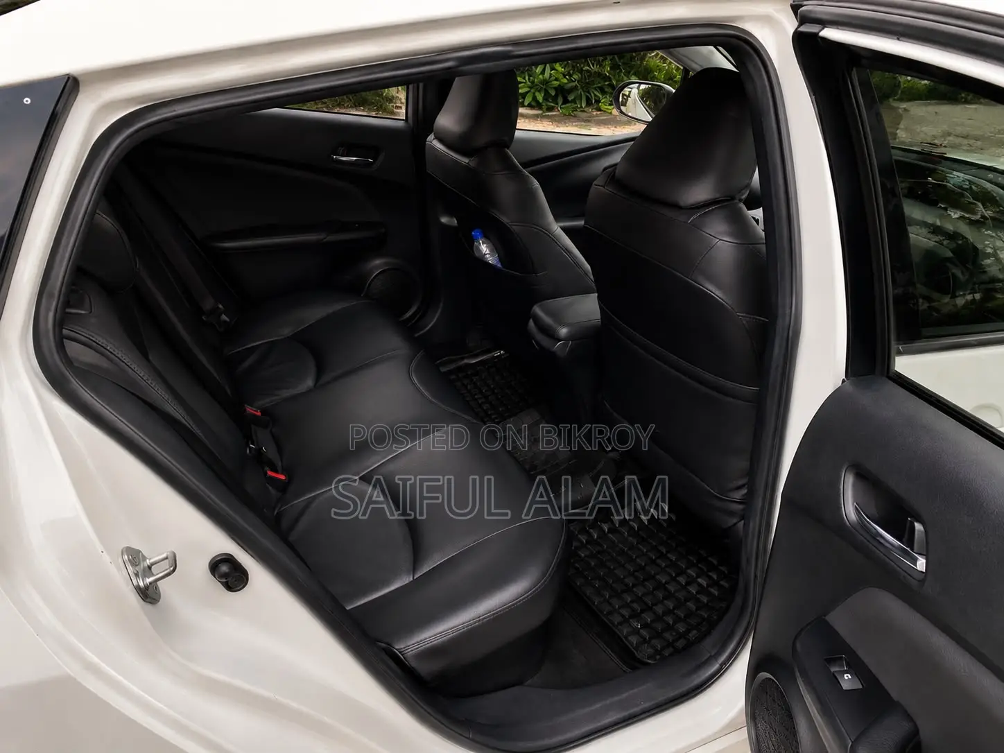 Toyota Prius Two 2017 Pearl