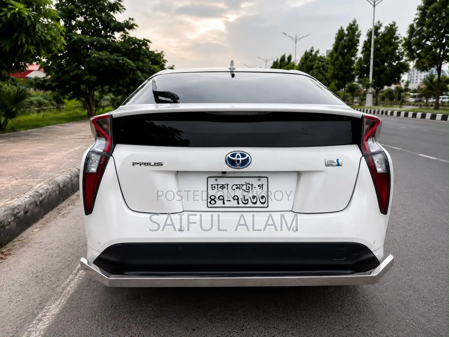 Toyota Prius Two 2017 Pearl