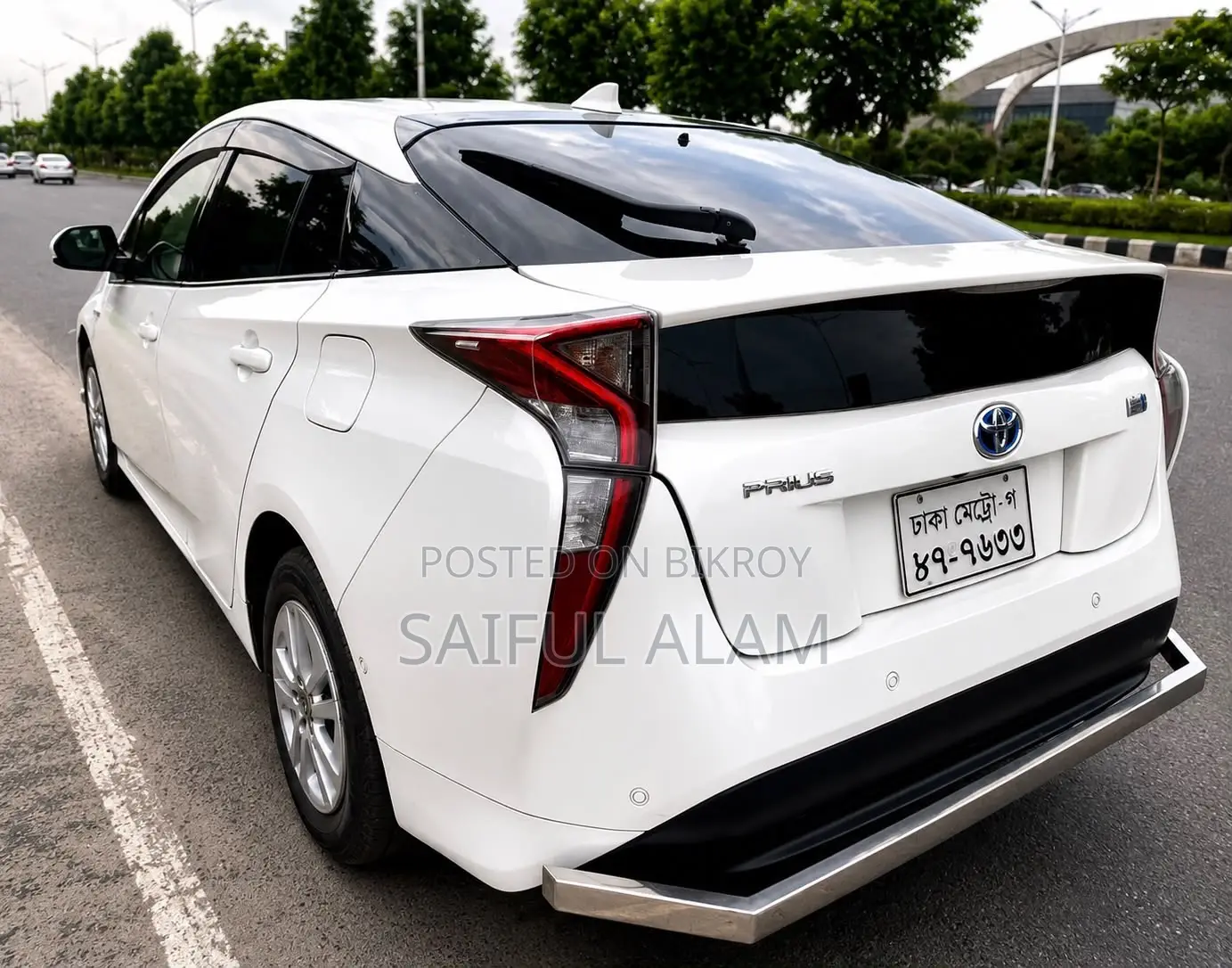 Toyota Prius Two 2017 Pearl