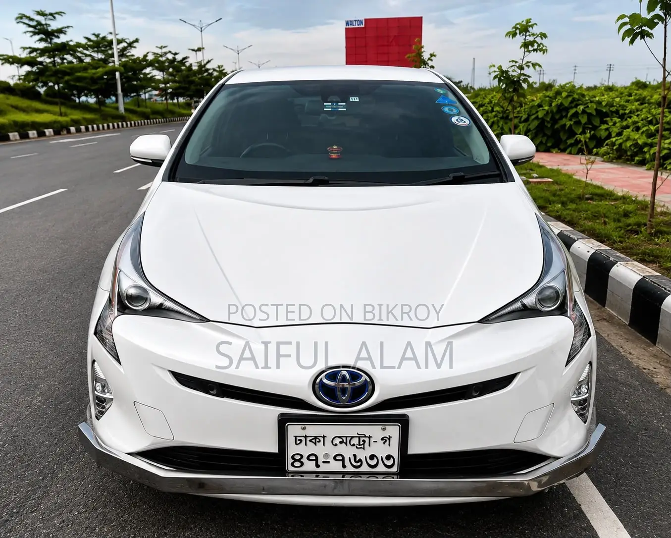 Toyota Prius Two 2017 Pearl