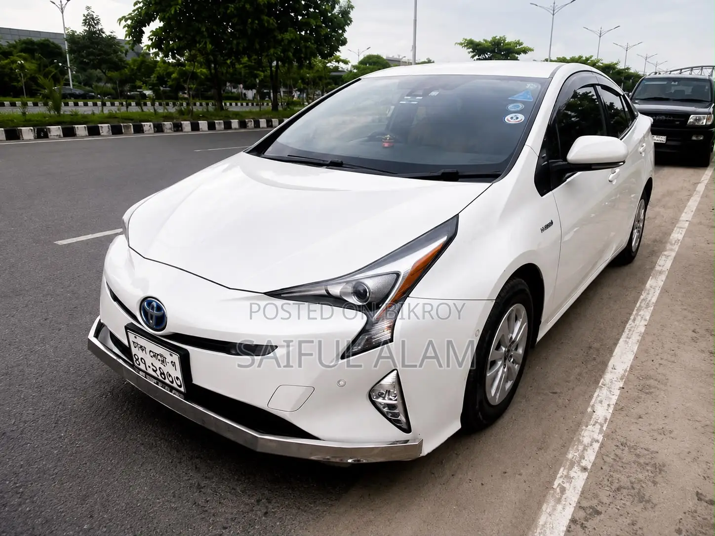 Toyota Prius Two 2017 Pearl