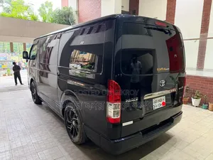 Toyota HiAce 2021 Black