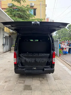 Toyota HiAce 2021 Black