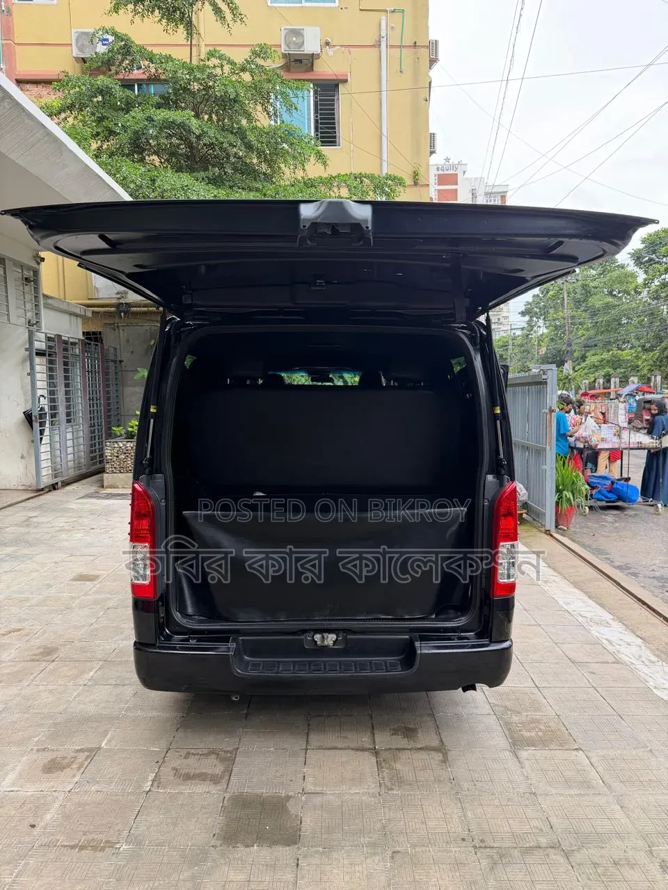 Toyota HiAce 2021 Black