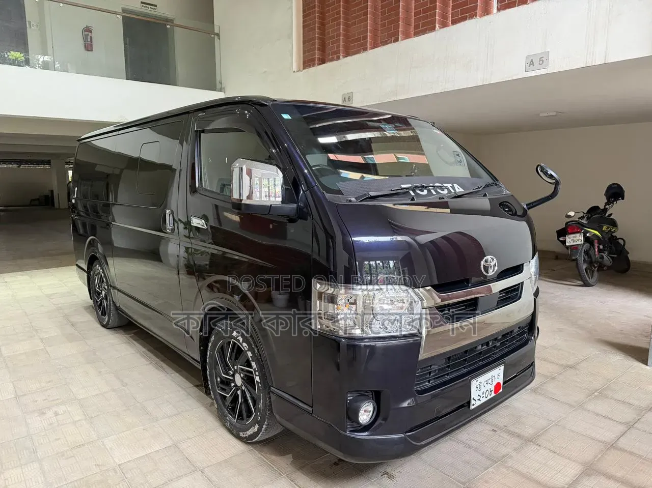 Toyota HiAce 2021 Black