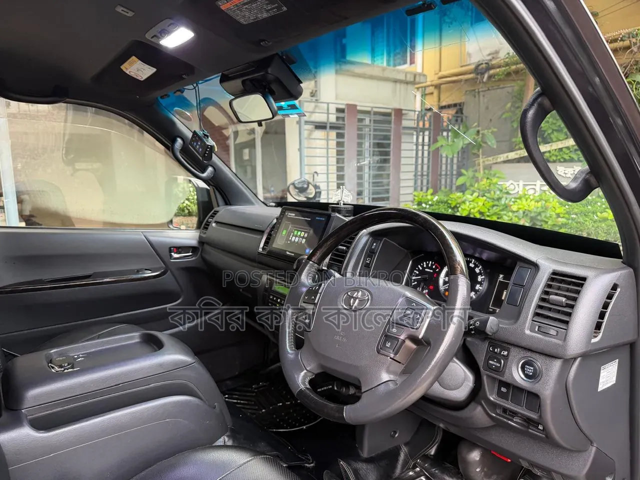 Toyota HiAce 2021 Black