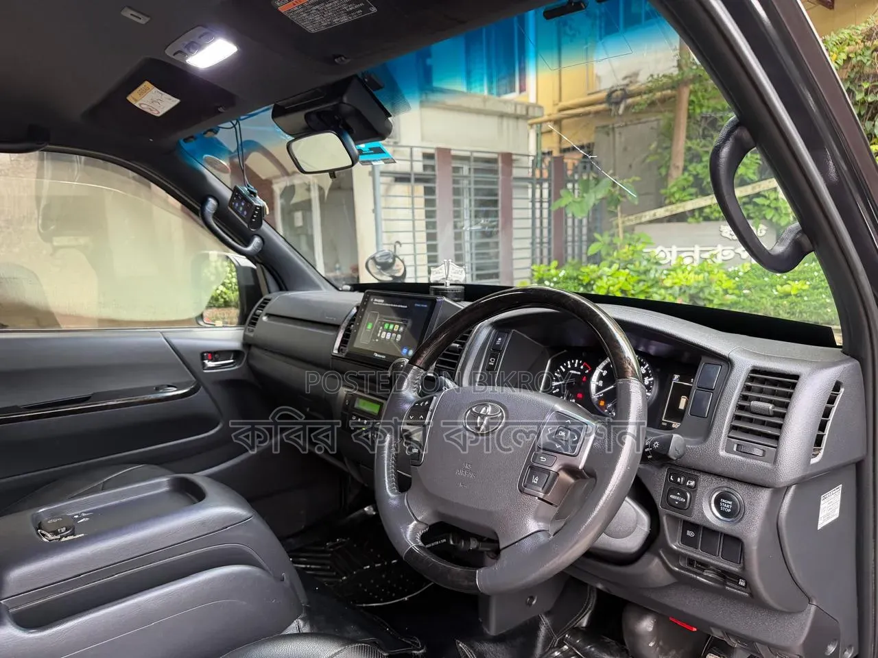 Toyota HiAce 2021 Black