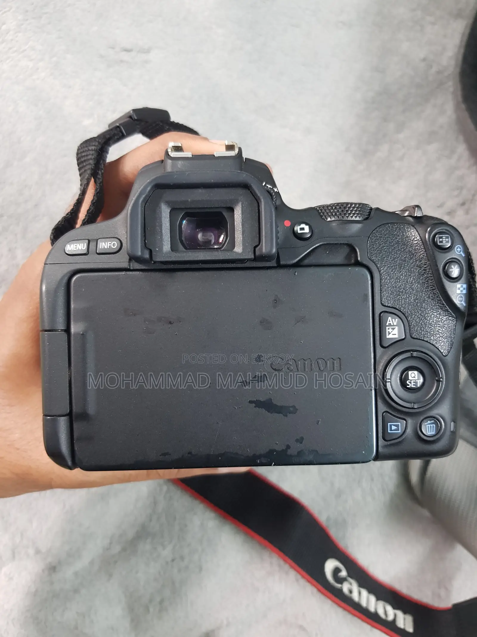 Canon 200D DSLR With 18-200mm Zoom Lens