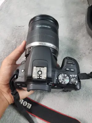 Canon 200D DSLR With 18-200mm Zoom Lens