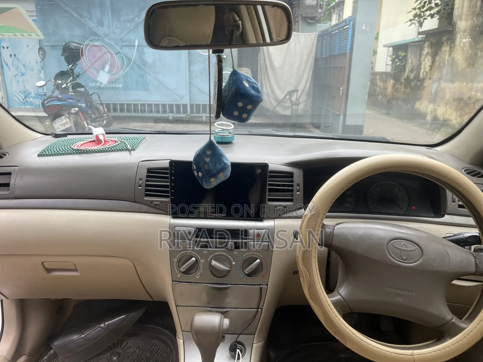 টয়োটা করোল্লা সেডান ২০০৫ সাদা