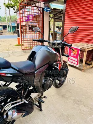 ইয়ামাহা এফজেডএস ভি২ ২০১৮ কালো