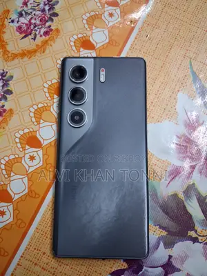 টেকনো ক্যামন ৪০ প্রো ৪জি ২৫৬ জিবি রূপালী
