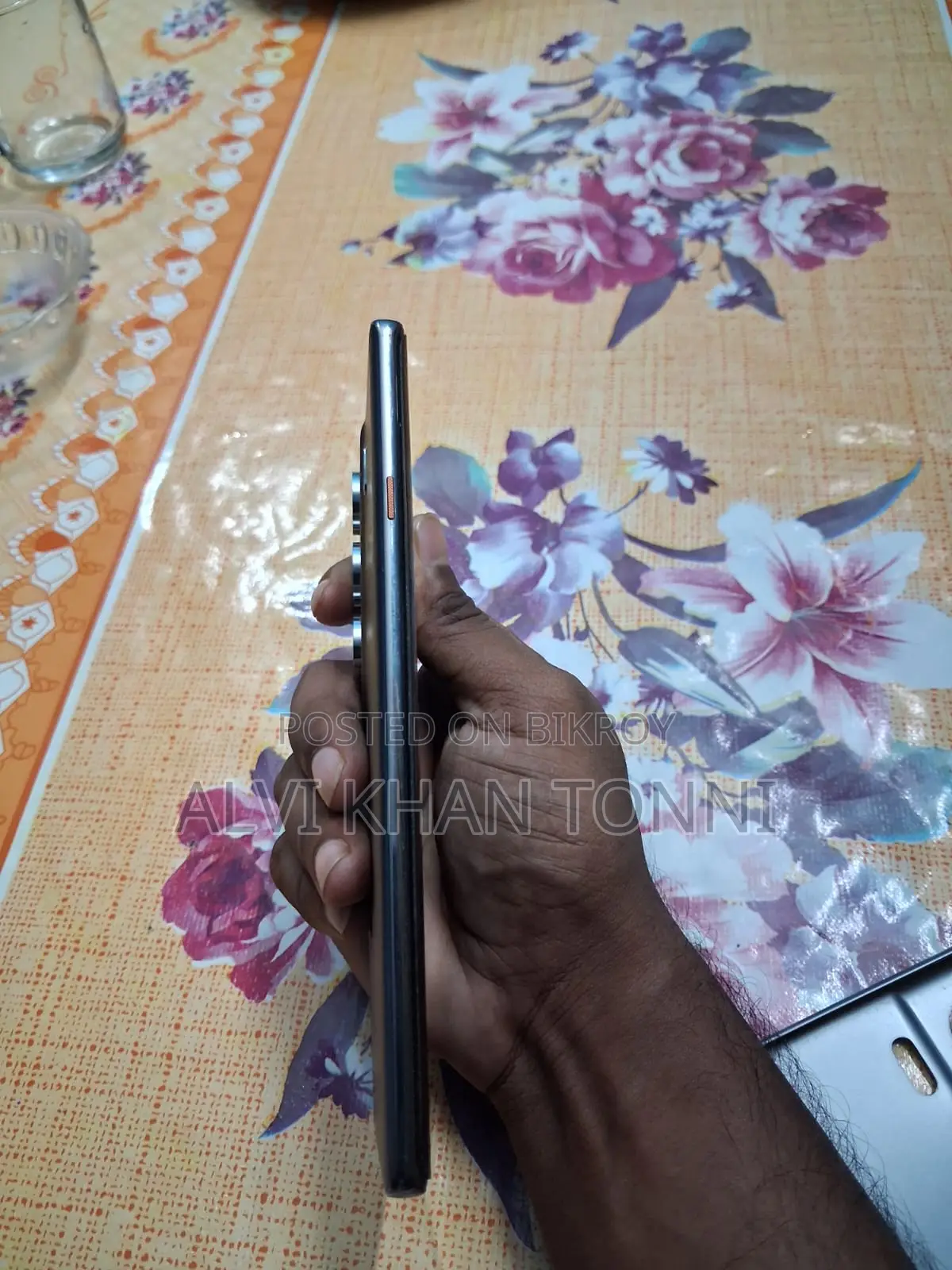 টেকনো ক্যামন ৪০ প্রো ৪জি ২৫৬ জিবি রূপালী
