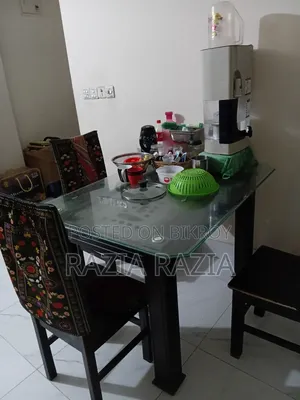 টেবিল এবং জুতার র‍্যাক