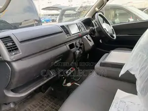 টয়োটা হাইএচ ২০২১ রূপালী