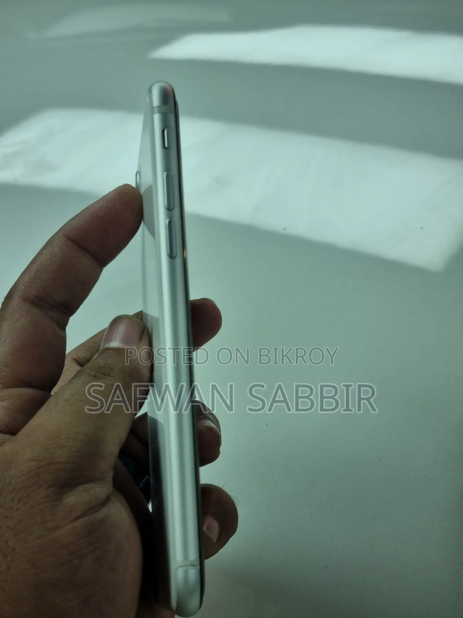 অ্যাপল আইফোন এসই (২০২০) ৬৪ জিবি সাদা