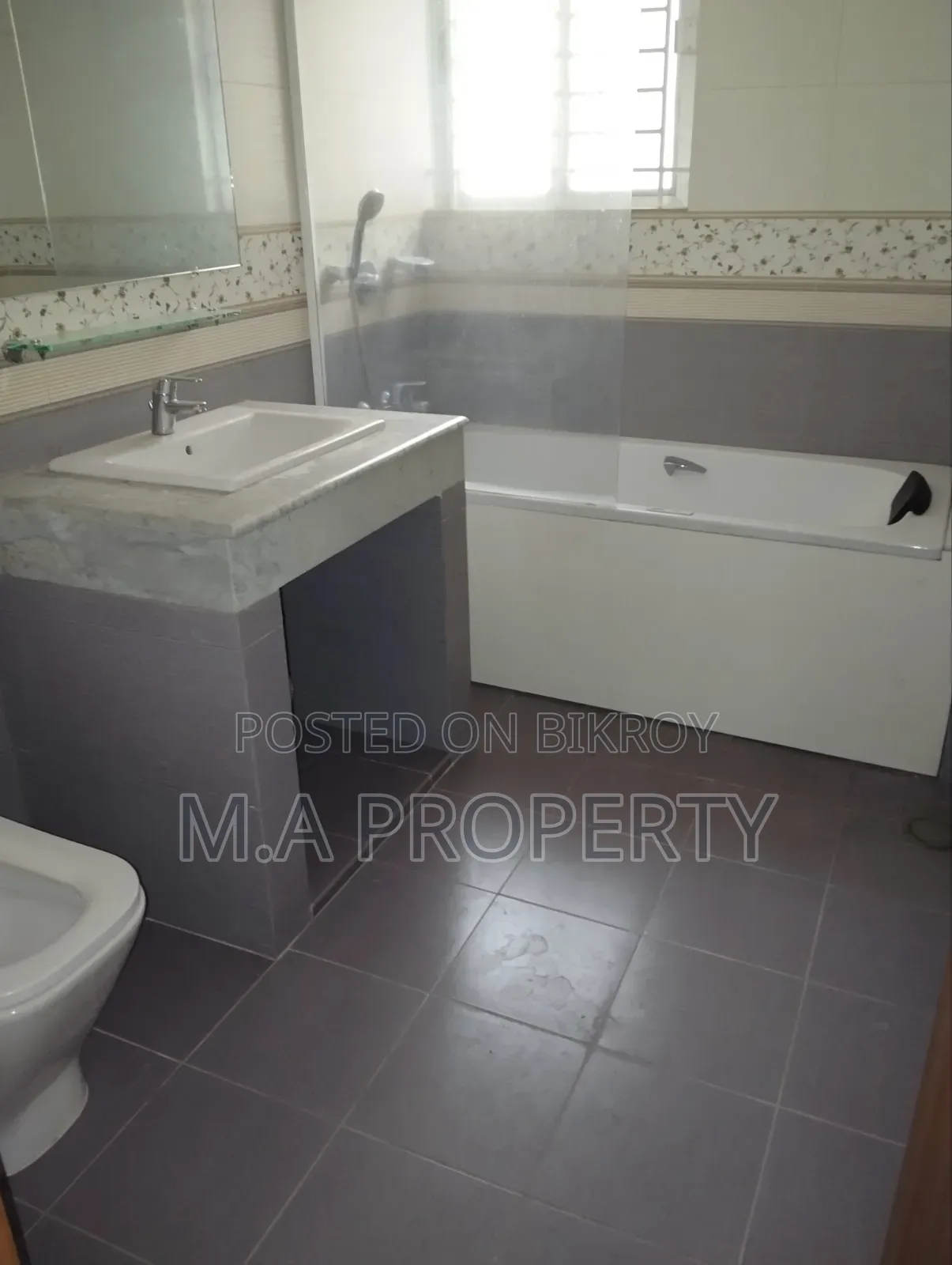 4 Bedroom Apartment in Rangs, Gulshan for Rent