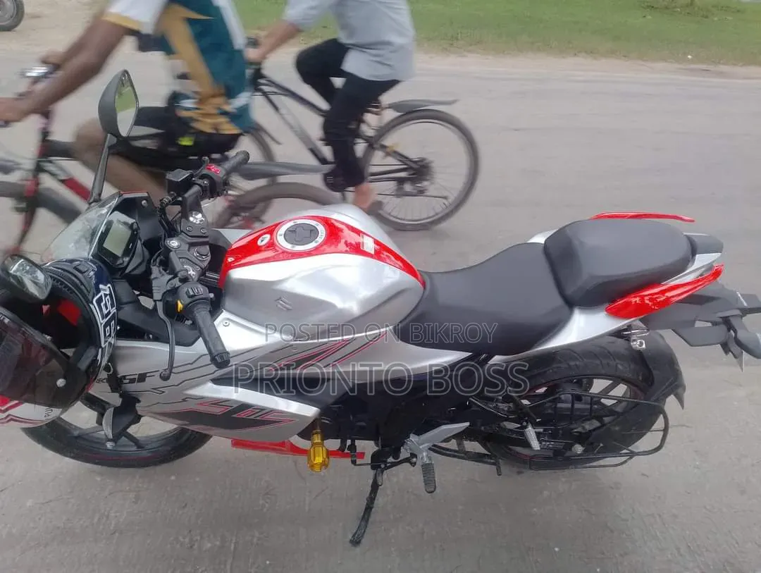 সুজুকি জিক্সার এসএফ ২০২৪ কমলা