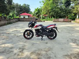 Bajaj Pulsar 150 2023 সাদা