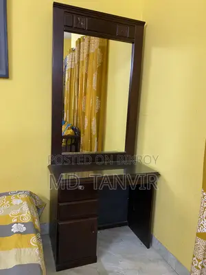 ড্রেসিং টেবিল