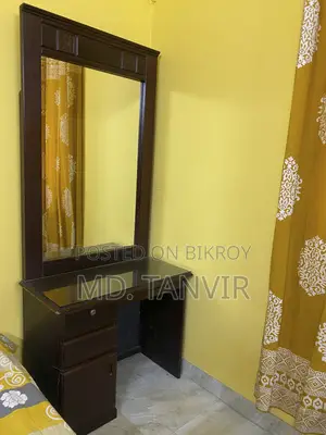 ড্রেসিং টেবিল