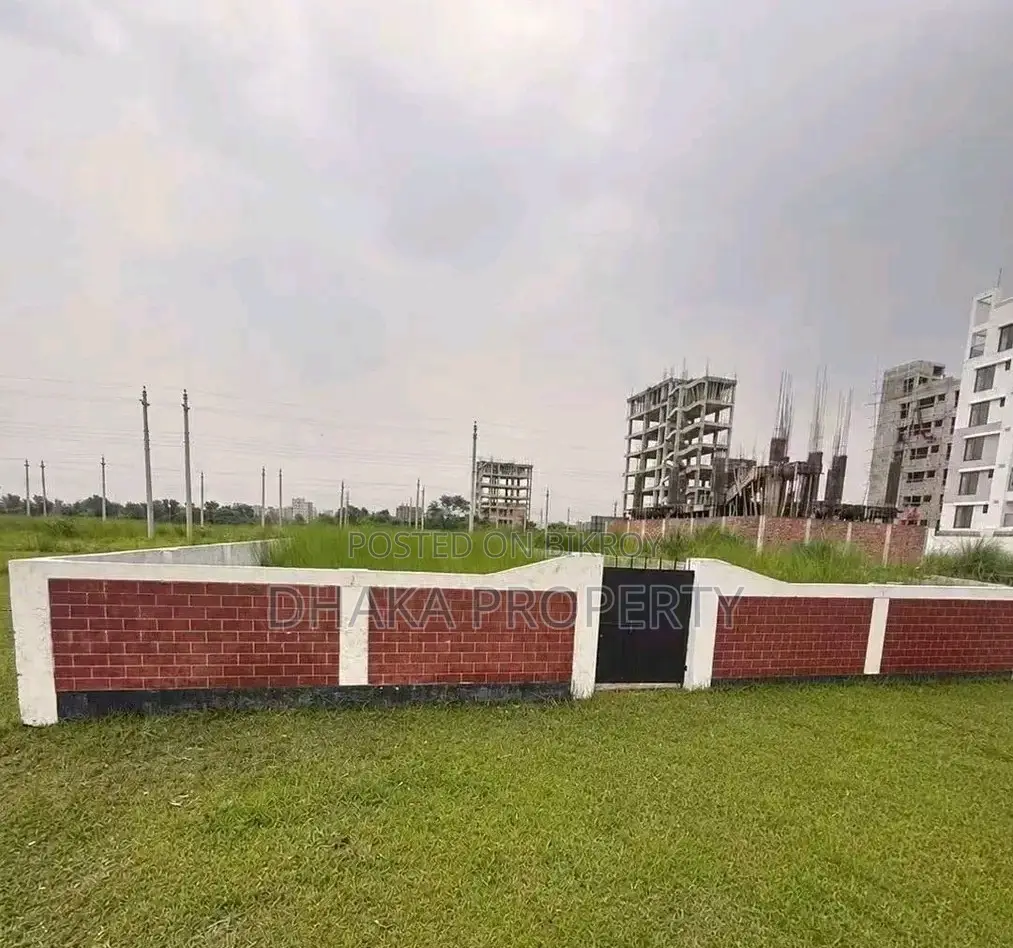 60 feet Road 3 Katha Park View East Facing at Sector 17/I