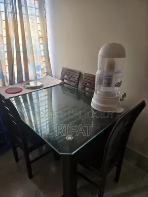 ডাইনিং টেবিল