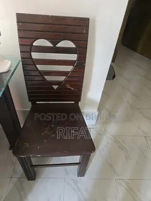 ডাইনিং টেবিল