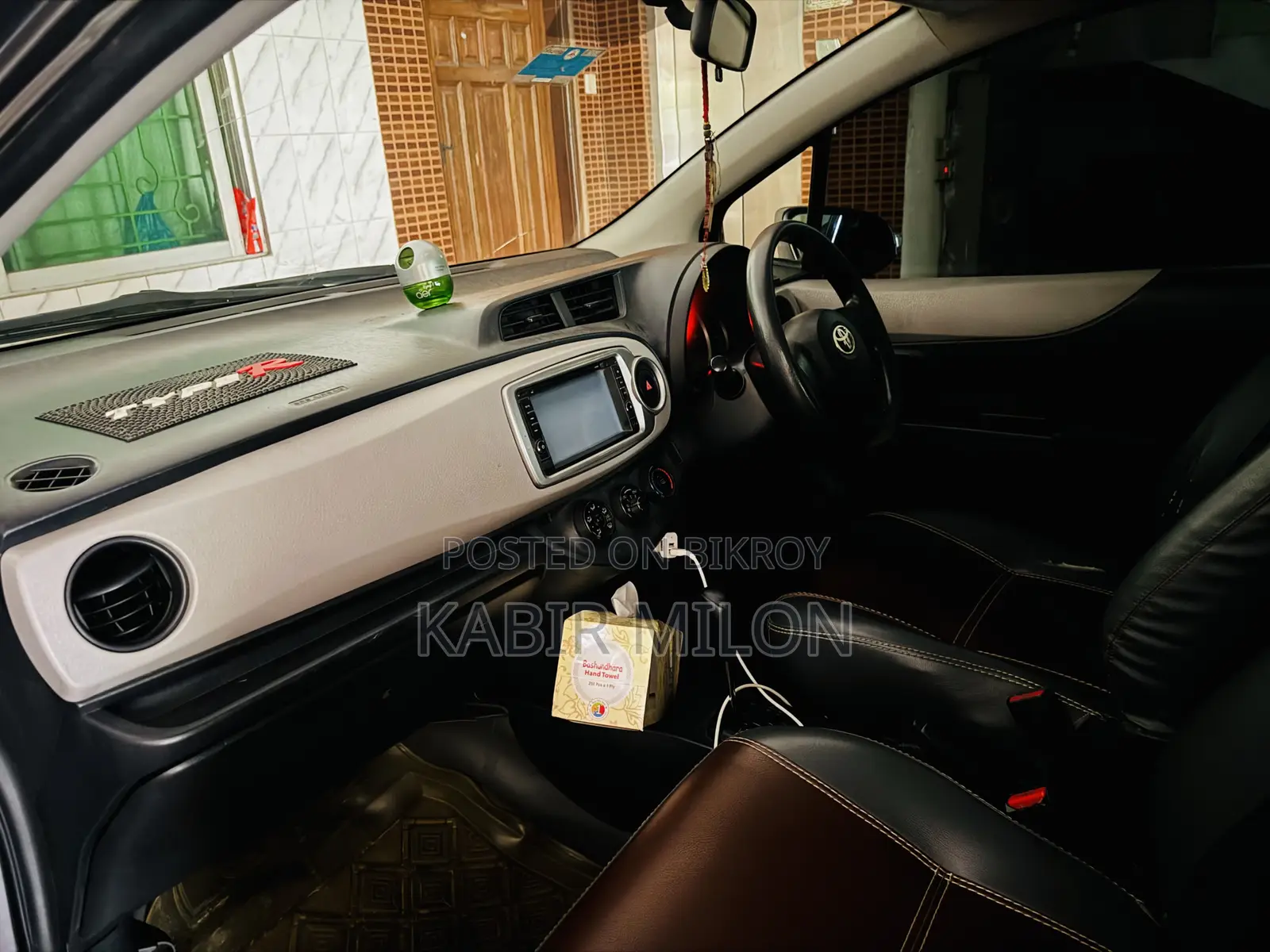 Toyota Vitz 1.0 Four Wheel Drive 5-door 2012 Gray