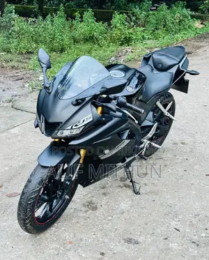 ইয়ামাহা আর১৫ ভি৩ ২০২০ কালো