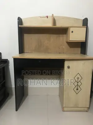 পড়ার টেবিল