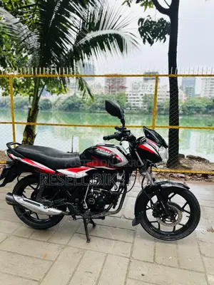 বাজাজ ডিসকভার ১২৫ ২০২২ ব্ল্যাক