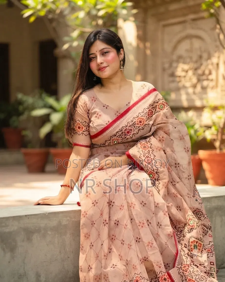 প্রিমিয়াম সেমি মসলিন শাড়ি – ব্লাউজ পিসসহ