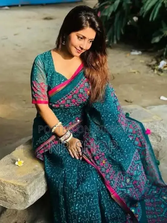 প্রিমিয়াম সেমি মসলিন শাড়ি – ব্লাউজ পিসসহ