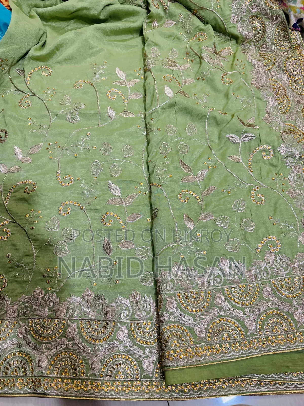 একদিন ব্যবহৃত ২টি শাড়ি বিক্রয় করা হবে