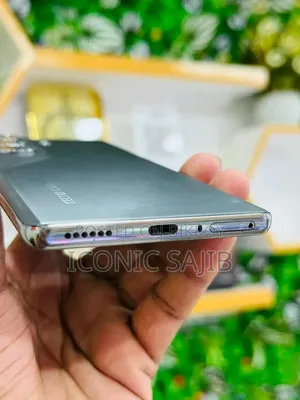 টেকনো ক্যামন ৪০ প্রো ৪জি ২৫৬ জিবি ব্ল্যাক