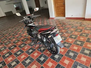বাজাজ ডিসকভার ১২৫ ২০১৯ ব্ল্যাক