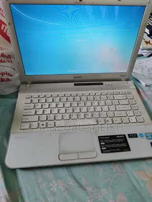 Laptop Sony VAIO VPC-Z12Z9E 4GB Intel Core I3 HDD 500GB
